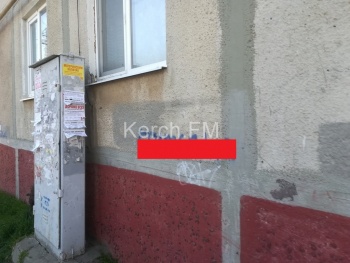 Ты репортер: Неизвестные исписали фасады домов на Ульяновых в Керчи рекламой наркотиков
