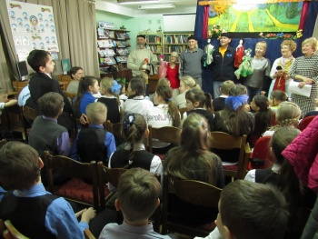 Викторина и кукольный театр прошли для школьников в керченской библиотеке