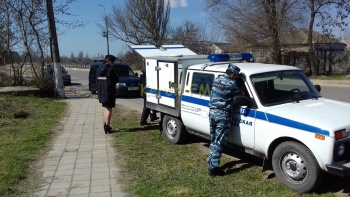 Новости » Общество: Правоохранители и собаки: что случилось на Партизанском?