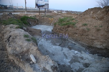 У 24 школы Керчи стоит открытая мегаваттовская яма с водой