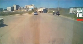 На Куль-Обинском шоссе столкнулись грузовик и «ВАЗ»