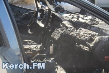В Крыму ночью сгорели две машины