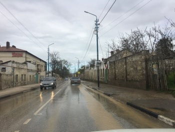 Новости » Общество: В Керчи на Чернышевского вчера произошел порыв водовода