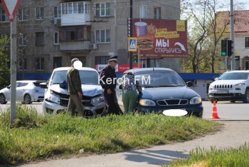 В Керчи около Горьковского моста произошла авария