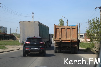 Новости » Общество: В Керчи в районе «АТП» затруднено движение транспорта