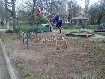 Рукоход на детской площадке в Аршинцево вернули на место