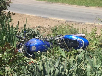 Мотоциклист не справился с управлением и влетел в клумбу в Керчи