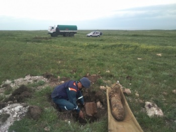 Новости » Общество: В районе Чокрака нашли фугасные авиабомбы