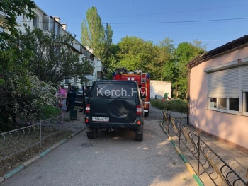 Новости » Криминал и ЧП: В Керчи на Ульяновых горела квартира