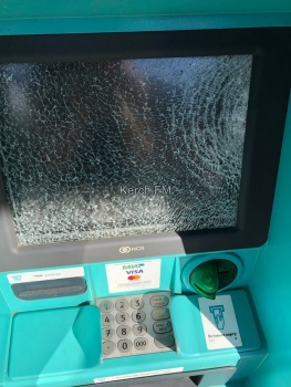 На «Институте» разбили банкомат