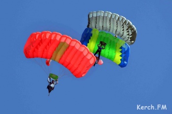 Керчан зовут совершить прыжок с парашютом
