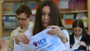 Более тысячи крымских выпускников пишут первые ЕГЭ основного этапа