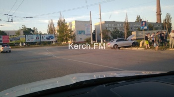 Вчера на Ворошиловском кольце машина вылетела на газон