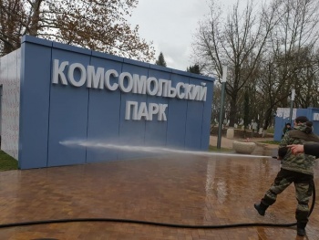 Новости » Общество: В Комсомольском и Молодежном парках начали работать круглосуточные посты охраны