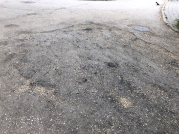 По дороге в детский сад в Аршинцево заасфальтировали большую яму, которую оставил водоканал