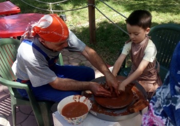 Мастер-классы по гончарному искусству и росписи керамики прошли в Керчи