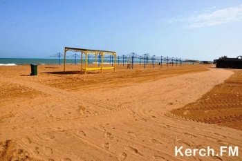 Крымчанам временно запретили купаться на пляжах Феодосии