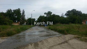Новости » Общество: В Керчи произошел очередной порыв водовода
