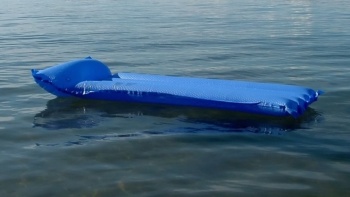 В Черном море спасли двух детей, которых унесло в море на матрасе