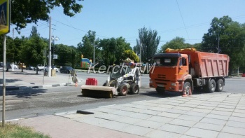 Часть улицы Советской перекрыли: дорожники снимают асфальт