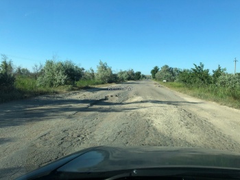 Новости » Общество: По дороге в Новоотрадное «латали» ямы