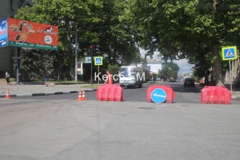 В Керчи снова перекрыли часть улицы Советской