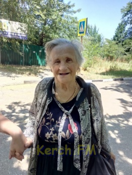 Новости » Милосердие: Помогите найти родственников: в Керчи нашли бабушку без памяти