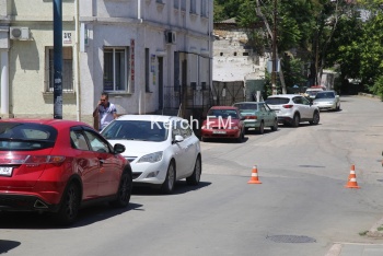 Новости » Общество: В Керчи перекрыли часть Театральной