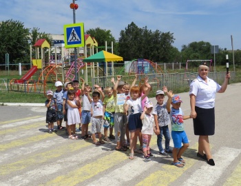 Юные участники дорожного движения провели акцию «Спасибо, водитель!»