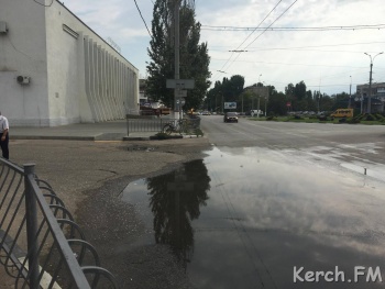 Новости » Коммуналка: На автовокзале произошел порыв канализации