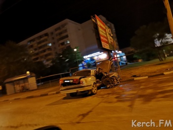 Новости » Криминал и ЧП: На Ворошиловском кольце в Керчи произошло ДТП с пострадавшими