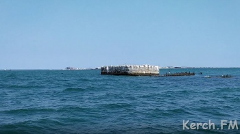 В Керченском проливе есть место, где видны оба моста – 1944 и Крымский
