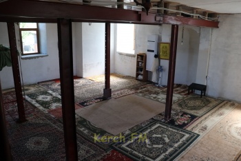 Новости » Общество: Мечеть в Керчи верующие несколько лет ремонтируют сами