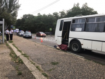 Новости » Криминал и ЧП: В Керчи пассажирский автобус переехал голову мужчине