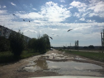 На Буденного по дороге несколько дней течет вода