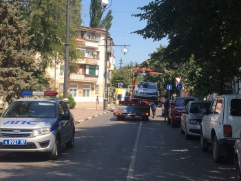 Новости » Общество: Водители будьте осторожны: в переулках Милицейский и Кооперативный эвакуируют машины