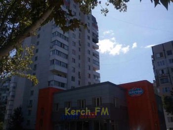 В Керчи произошел пожар в квартире 14-этажного дома