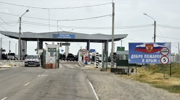 Пограничникам в Крыму несколько раз предлагали взятку, чтобы не стоять в очереди