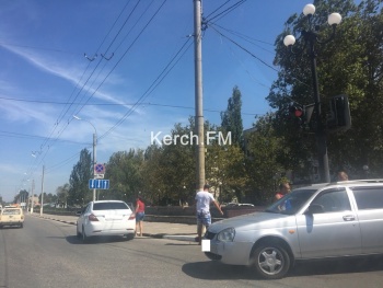 На перекрестке Еременко-Самойленко столкнулись две легковушки