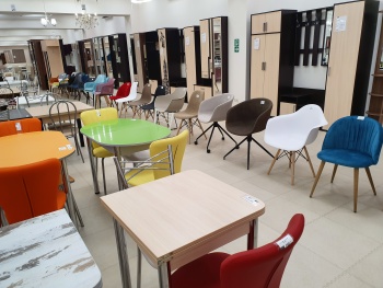 Бизнес новости: Большое поступление столов и стульев в магазине «Стройцентр»!