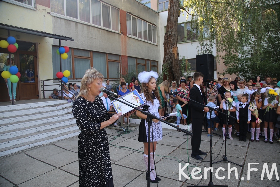 Дневник керчь. Школа 4 город Керчь. Школа 4 Пушкина Керчь. Директор школы 4 Керчь. ЭЛЖУР Керчь школа 4 школа.