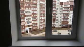 Шестилетняя девочка выпала из окна пятого этажа в Севастополе