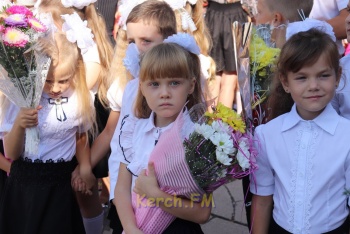 Новости » Общество: В первый класс в этом году пошли 1410 школьников Керчи