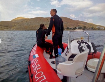 Новости » Криминал и ЧП: Спасатели нашли в море труп неподалеку от места затопления прогулочного катера в Крыму