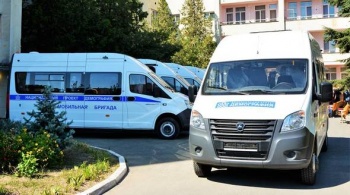 Новости » Общество: Муниципалитеты Крыма получили транспорт для подвоза пенсионеров к медучреждениям