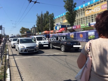 Вчера на Еременко столкнулись «Peugeot» и «Renault»