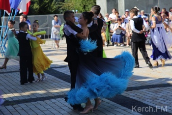Новости » Общество: В Керчи начали отмечать День города