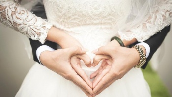 Новости » Общество: Пятница 13-е не напугала: в Крыму зарегистрировали 120 браков