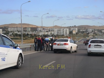 Новости » Криминал и ЧП: На путепроводе по ШГС в Керчи произошла пятерная авария