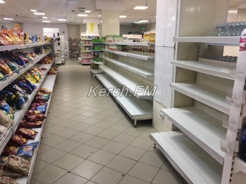 Пустые полки:  в Керчи распродается один из первых супермаркетов города